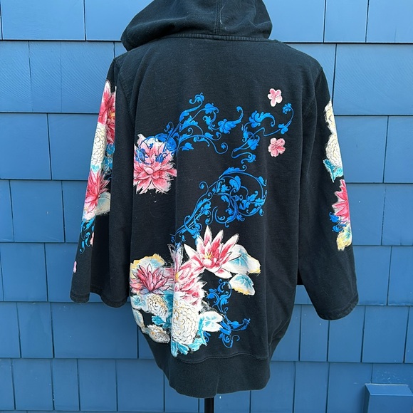 Lucky Brand Tops - Vintage lucky brand, XL sweatshirt, deep V-neck cotton top hoodie